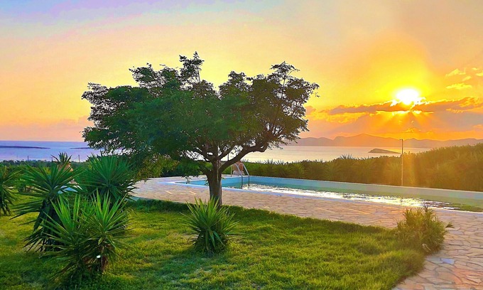 Paros Villa | Exclusive Villas with Pool, Spa & Ocean Views Await You
