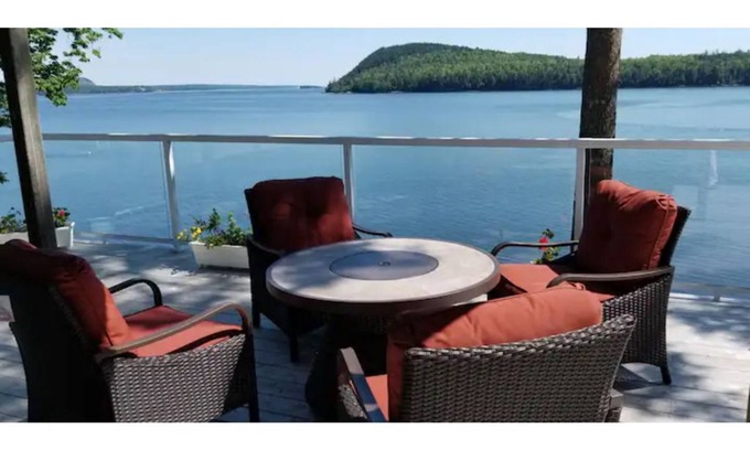 Dufferin Apartment | Idyllic Retreat with Hot Tub, Fire Pit & Scenic Kayaks