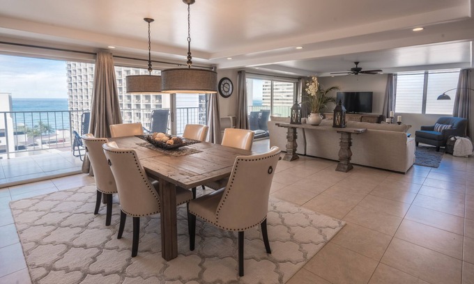 Waikiki Condo | Stunning Waikiki Penthouse: Ocean Views & Free Parking