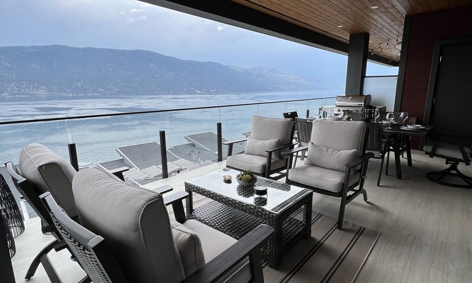 McKinley Condo | Waterfront 2-Bedroom Condo with Panoramic Views & Spa