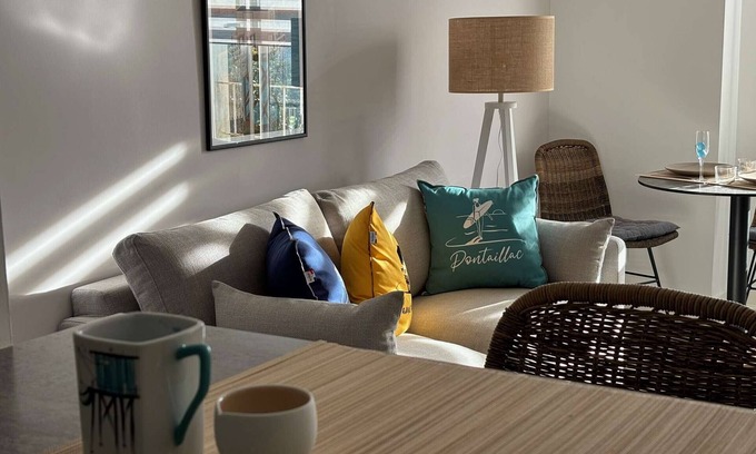 Pontaillac Apartment | Cozy Oceanfront Apartment Royan for 4 with Spa Access