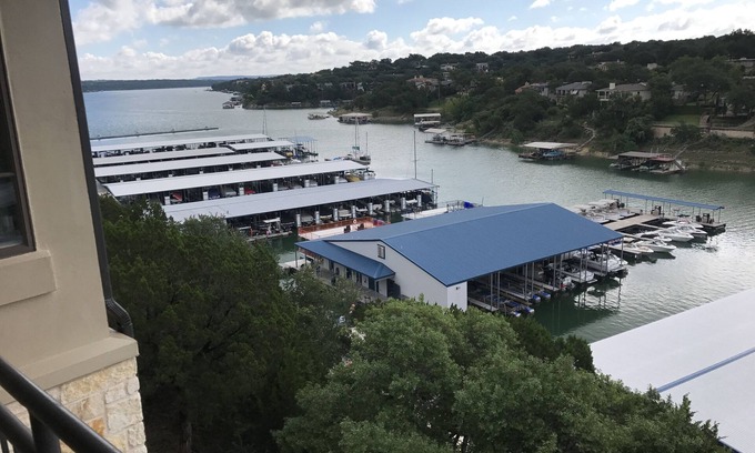 Lakeway Condo | Inviting Waterfront Condo with Pet-Friendly Amenities