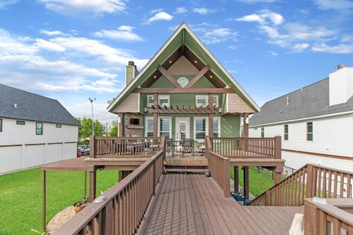 Freeport Villa | Family & Pet-Friendly Waterfront Haven Near Surfside Beach