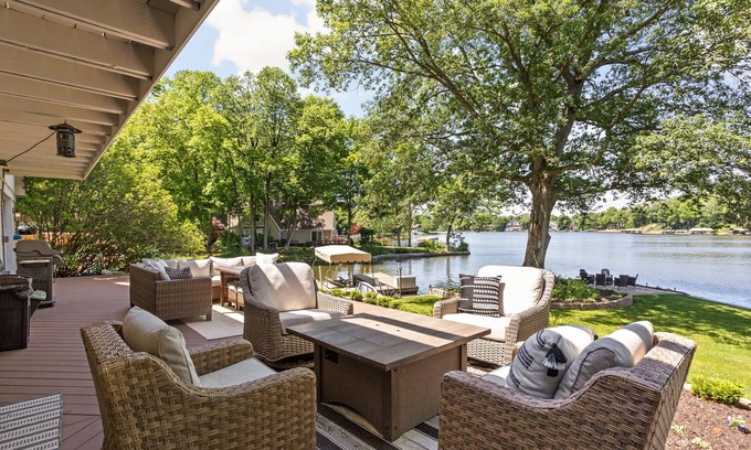 Noblesville House | Scenic Waterfront Lakehouse with Breathtaking Views