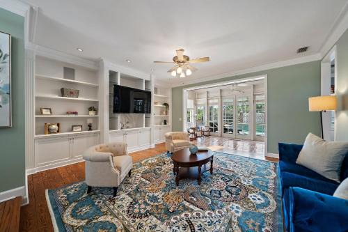 Wellington Villa | Elegant Poolside Wellington Home, Pet-Friendly & Family-Oriented