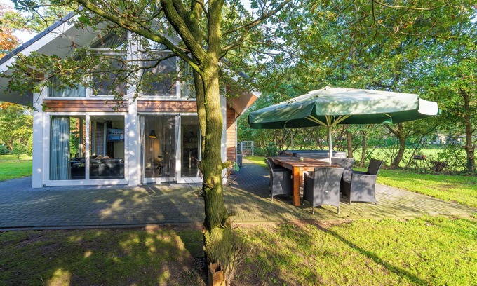 Reutum Villa | Wellness Retreat in an Ideal Location with Spa & Breakfast