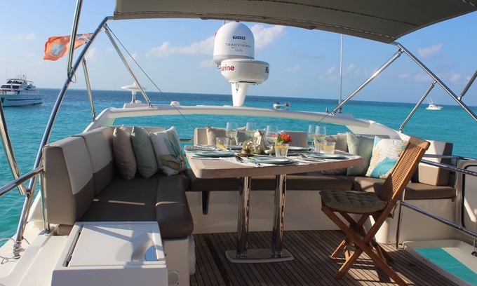Isla Mujeres Boat Rental | Exquisite Yacht Experience on the Caribbean Sea!