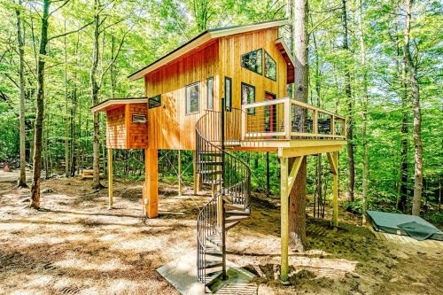 Springvale House | Luxury Year-round Treehouse in Sanford, ME