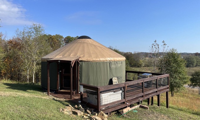 Glenwood Cabin | Romantic Yurt Getaway with Deck Hot Tub & Top-Rated Comfort