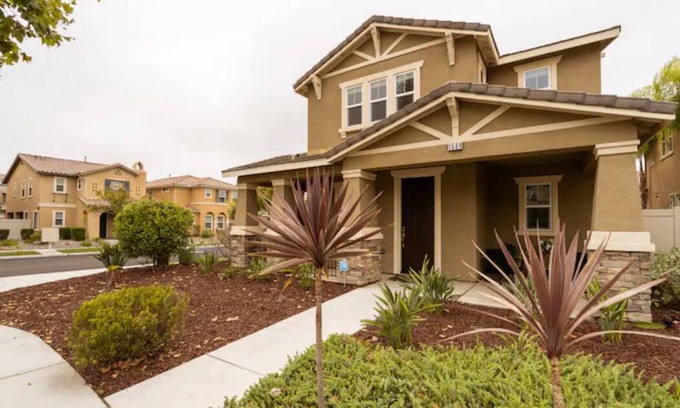 Otay Ranch House | Elegant Oceanfront Home in Chula Vista - Rated 9.4/10