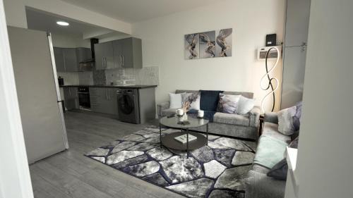 Willenhall House | Pet Friendly Escape at LuxuryInn - Guest Rated 9.5/10