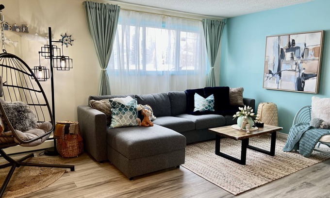 Southeast Edmonton Apartment | Elegant King Beds & Smart Home near Whyte Ave - 9.8 Rated