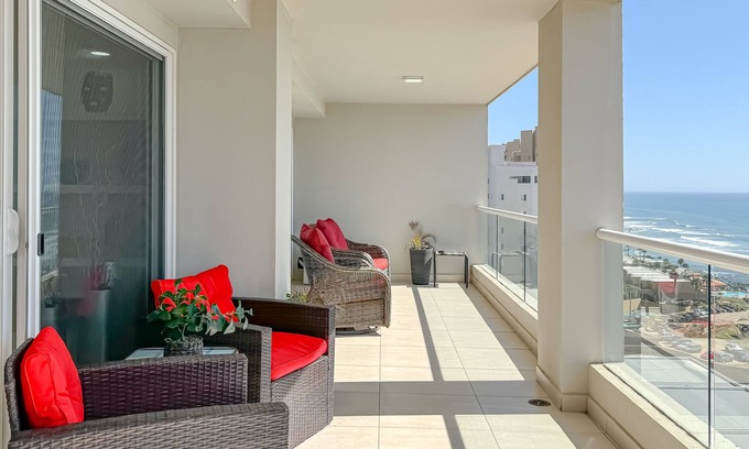 La Joya Condo | LuxuryPenthouse-Jolla Excellence-Indoorpool&Beach