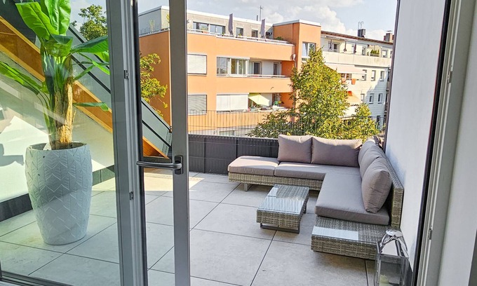 Obersendling Condo | Stylish Top-Floor City Apartment in Munich with Breakfast