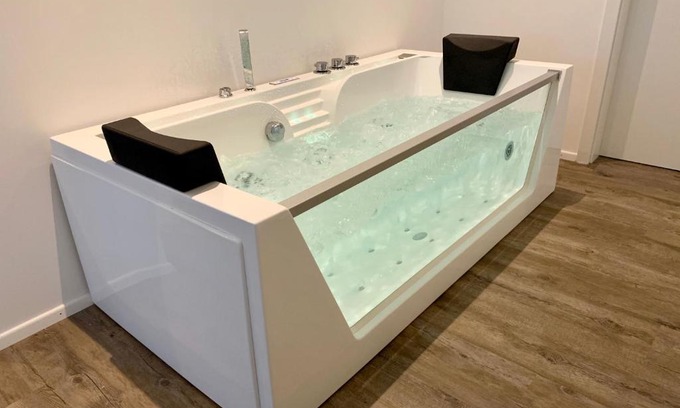Kempten Apartment | Elegant Suite in Kempten with Hot Tub & Parking Included