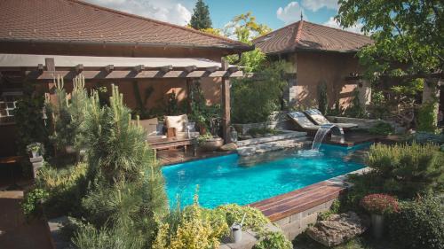 Bekescsaba Villa | Relaxing Luxus Wellness Apartman with Oceanfront Pool