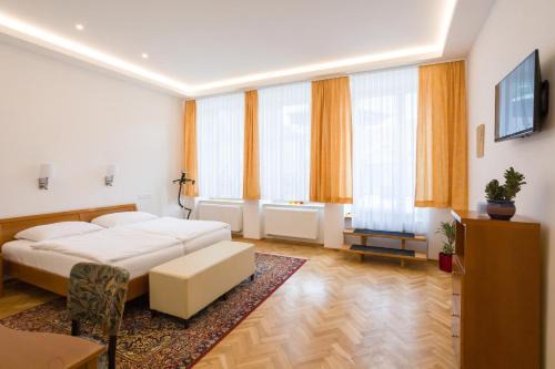 Litomysl Apartment | Stylish Apartment with Terrace in Central Litomyšl - 4 Stars
