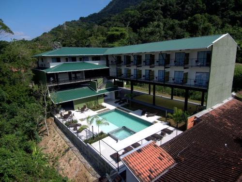 Lagoinha Hotel | Relax at Luz da Lua Pousada with Pool and Hot Tub Access