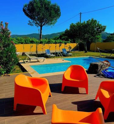 Aguiar de Sousa House | Relax at Luz&Martins Alojamento with Oceanfront Pool Access