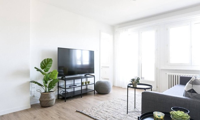 Lucerne Apartment | Family-Friendly Lucerne 2-BR Flat with Netflix & Balcony