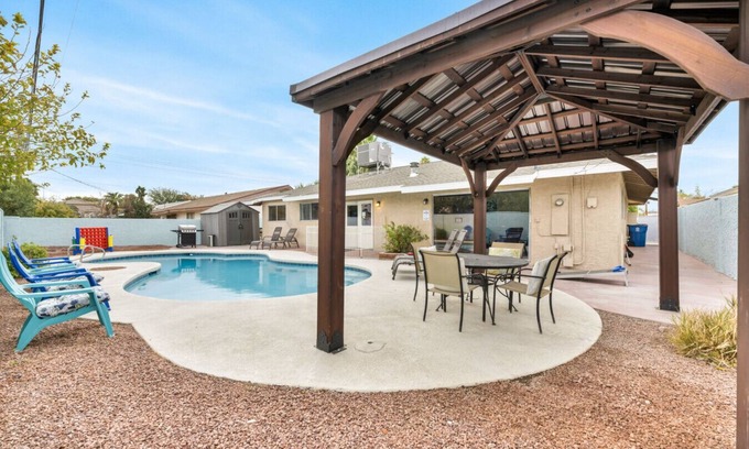 Rancho Oakey House | LV Amazing Single Story - Private Pool Games BBQ