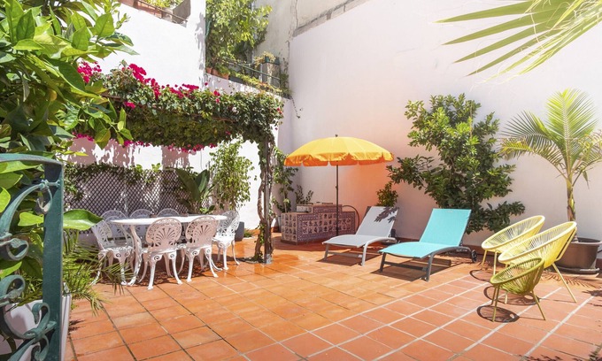 Misericordia Apartment | Stunning LV Premier BI1: River Views, Terrace & Hot Tub