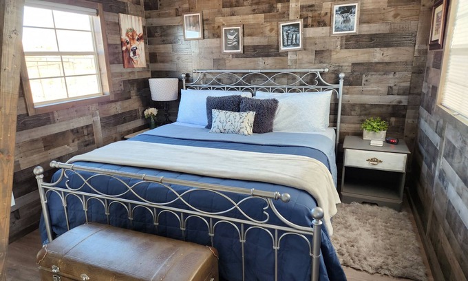 Fredonia Cabin | Highly Rated LVBar Ranch Cabin #2 with Family-Friendly Amenities