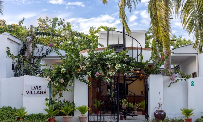 Dharavandhoo House | Discover LVIS Village: Beachfront Bliss with Ocean Views