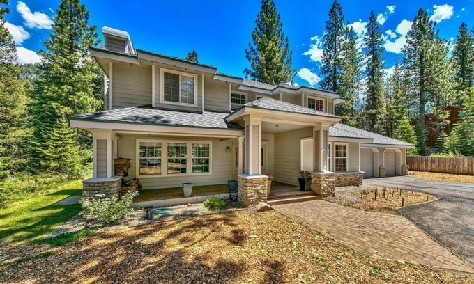 Christmas Valley House | Lake Tahoe River Cabin with Hot Tub & Pool - Rated 9.4/10