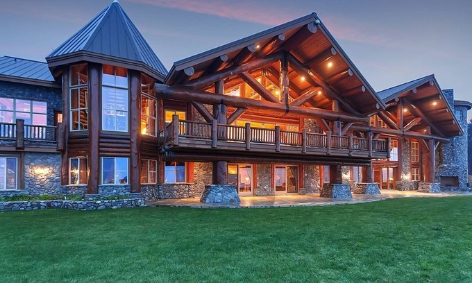 Port Orford House | Oceanfront LX28 Estate: Perfect Venue for Unforgettable Weddings