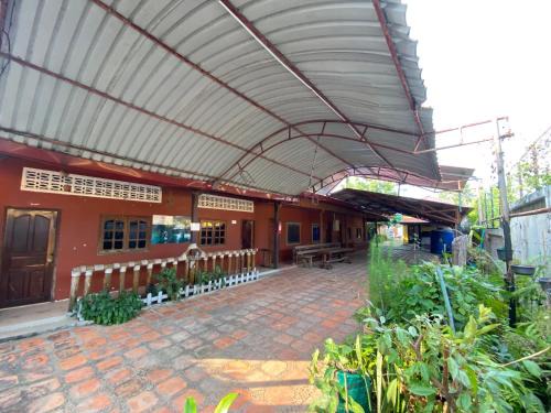 Khemarak Phoumin House | Budget-Friendly LY PORHENG Guesthouse with Pet-Friendly Perks