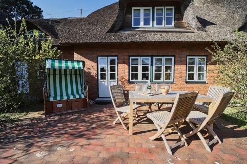 Norddorf House | Discover Family-Friendly Comfort at Lycka-Hues Hotel