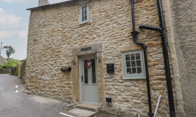 Eyam Cottage | Delightful Lydgate Cottage: Pet-Friendly Getaway in Eyam
