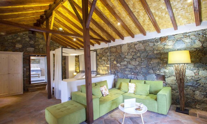 Askas Bed & Breakfast | Exceptional Stay at Lyhnos - Child-Friendly Haven