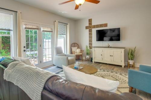 Lynchburg House | Child-Friendly Lynchburg Rental with Deck Steps from Downtown