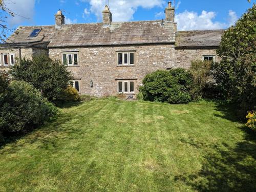 Thornton Rust House | Top-Rated Lyncroft: Pet & Child Friendly Getaway