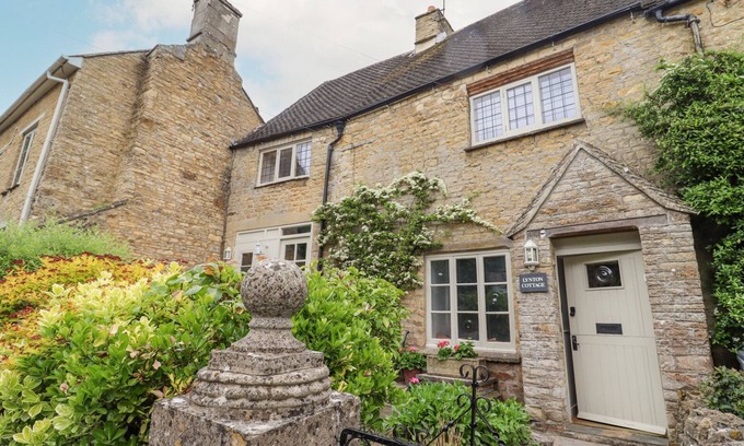 Enstone Cottage | Pet-Friendly Lynton Cottage: A Unique Getaway in Enstone