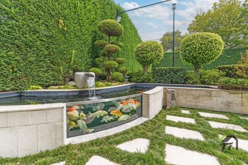 Warrawee House | Discover Lynwood Warrawee Manor: Oceanfront Relaxation Awaits