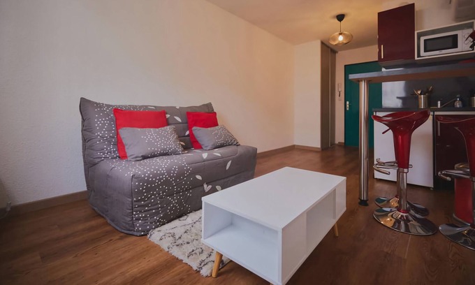 Jean Moulin - Marius Berliet Apartment | Convenient Lyon Centre Apartment with Family-Friendly Amenities
