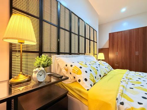 Santa Catalina Apartment | Lyric and Melody Collection
