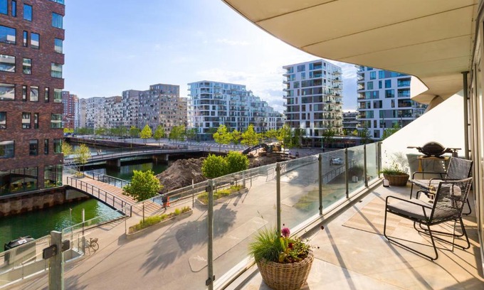 Aarhus C Apartment | Spacious Lys 3-Bedroom Apartment with Sunlit Balcony