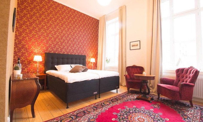 Lysekil House | Discover Lysekil City Rooms & Suites with Hot Tub Access