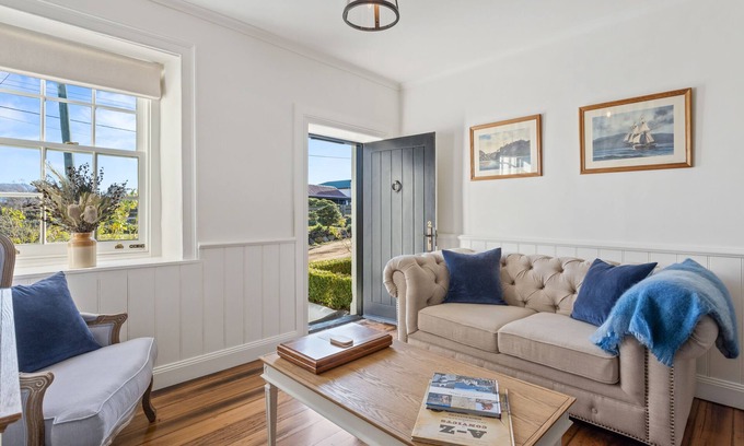 Pontville Cottage | Experience Lythgo's Row Colonial Cottages - Pet Friendly Bliss