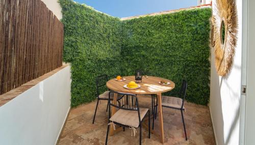 Poligono Alameda Apartment | Central Apartment with Exclusive Patio for Your Getaway