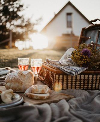 Malyinka House | Pet-Friendly Málna Major: Guest Rated 10/10 with Hot Tub