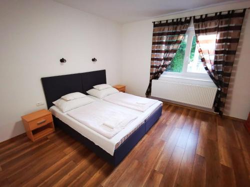 Gyula Apartment | Discover Máté Apartman: Pet-Friendly Family Retreat