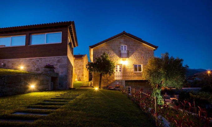 Arcos de Valdevez Villa | Unforgettable Oceanfront Stay at Mãe - Casas de Selim