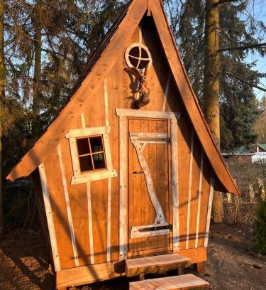 Wuthenow House | Enchanting Märchenhütte: Camp by the Forest & Lake