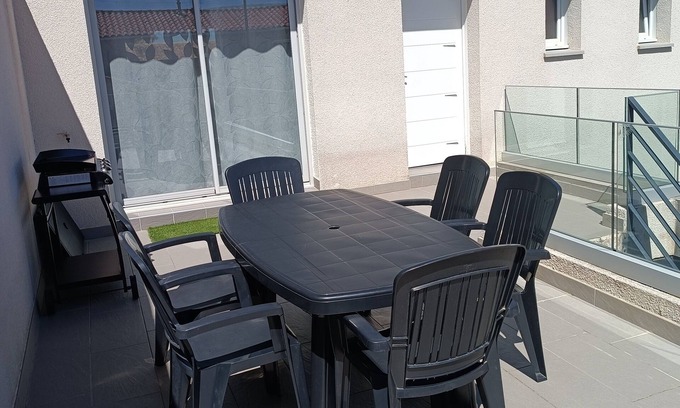 Canohes Apartment | Discover Méditerrania 4 Étoiles: Family-Friendly Retreat