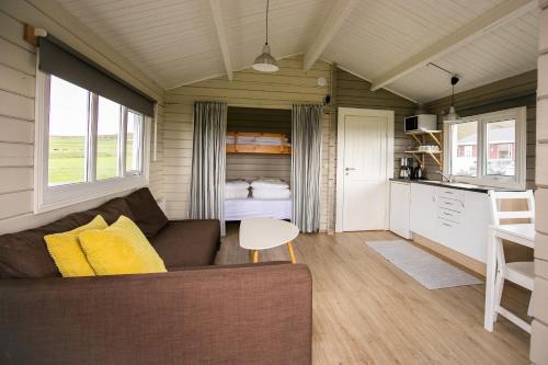 Hvalfjarðarsveit House | Inviting Móar Cottage: Family-Friendly Retreat with Kitchen